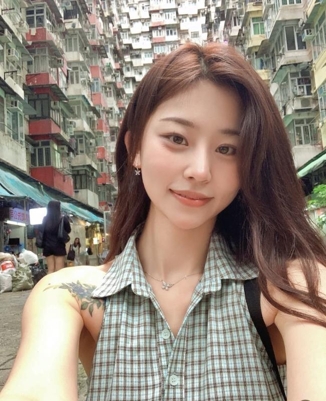 Nữ pháp sư Gen Z đang khiến cả cõi mạng phải ồn: Mẹ 1 con nhưng body không thua gì idol- Ảnh 8.