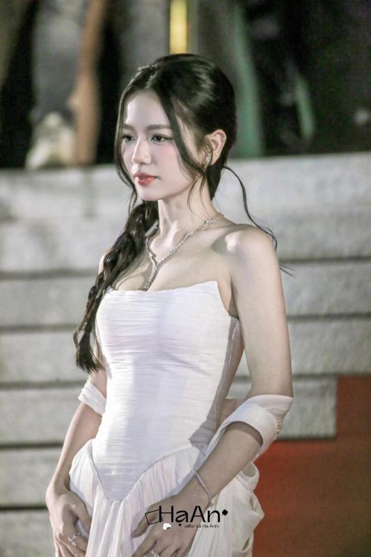 Ngọc nữ mới của Vbiz đổi style đẹp tuyệt đối, nhan sắc phải sánh ngang với Thư Kỳ- Ảnh 9.
