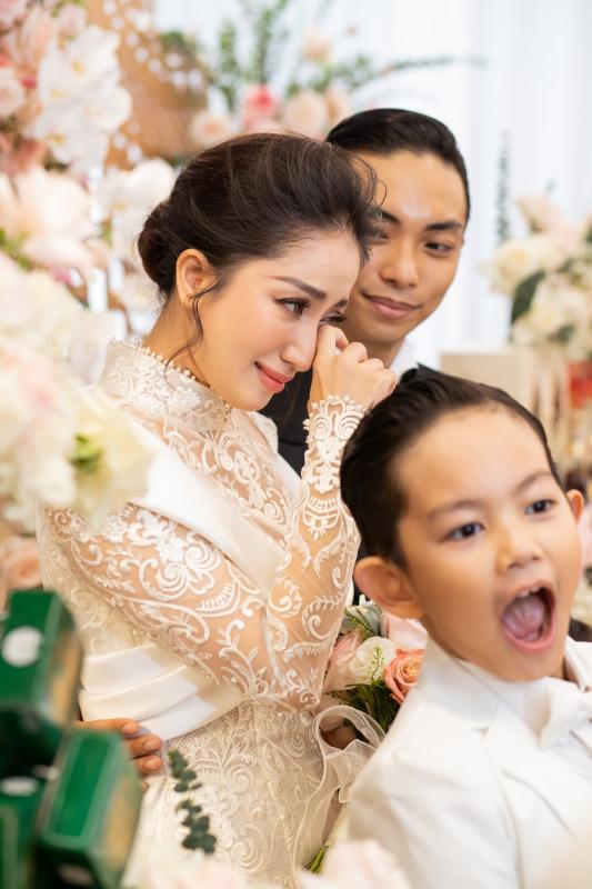 Hôn nhân của sao nữ Vbiz nhận 22 cây vàng trong đám cưới, trang sức kim cương cùng cả mâm tiền mặt- Ảnh 4.