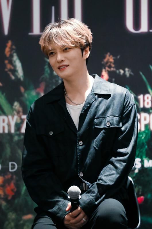 Cuộc đời như phim của mỹ nam giàu nhất showbiz: 3 tuổi bị cho làm con nuôi, lập nghiệp nghèo đến mức phải bán máu- Ảnh 7.