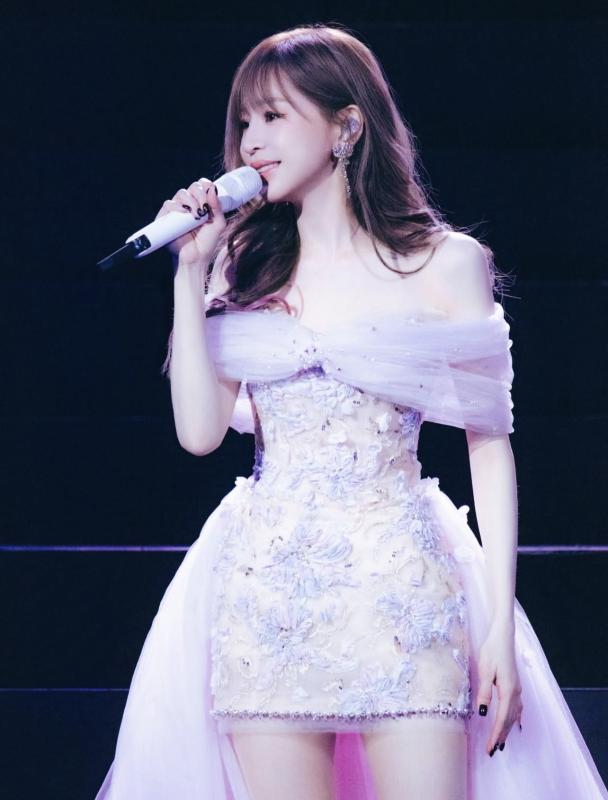 Mỹ nhân này được giới CEO công nghệ bảo vệ bằng mọi giá: Fandom giàu nhất showbiz, U45 trẻ đẹp như thiếu nữ- Ảnh 4.
