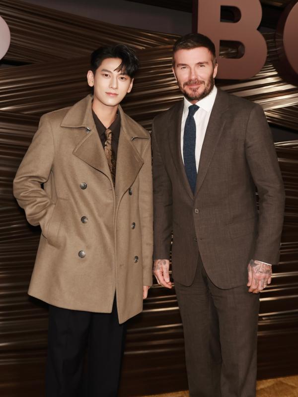 Nam thần không tuổi Việt Nam khiến cõi mạng dậy sóng khi đọ độ bảnh cùng David Beckham tại Milan Fashion Week- Ảnh 3.