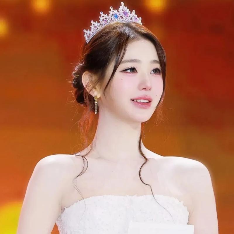 Gương mặt cứng đờ tới phát sợ của công chúa Kpop- Ảnh 10.