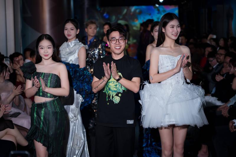 Dụi mắt không nhận ra Văn Toàn, rời sân cỏ là "lên đồ" cực bảnh, chiếm trọn spotlight tại sự kiện thời trang- Ảnh 5.