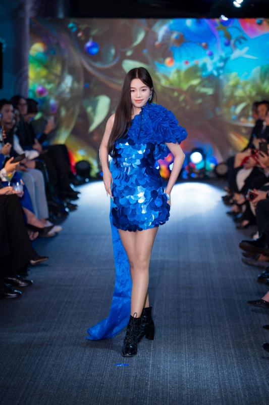 Dụi mắt không nhận ra Văn Toàn, rời sân cỏ là "lên đồ" cực bảnh, chiếm trọn spotlight tại sự kiện thời trang- Ảnh 4.