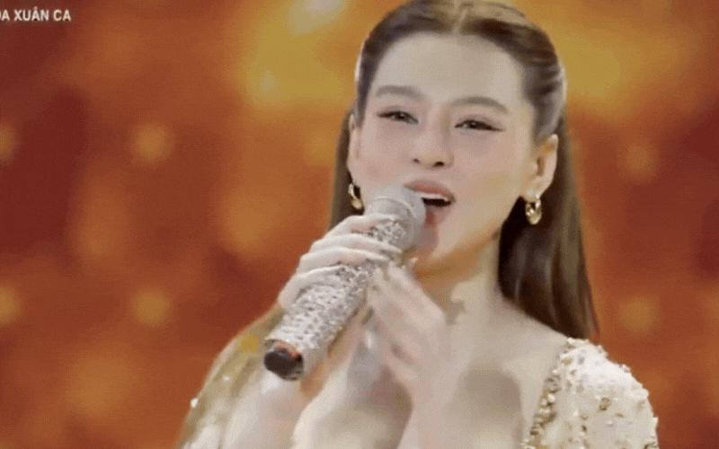 Nữ ca sĩ hiếm hoi không bị Tùng Dương “nuốt chửng”: Hát nhạc Tết như rót mật vào tai, nhan sắc đẹp cỡ Hoa hậu- Ảnh 2.
