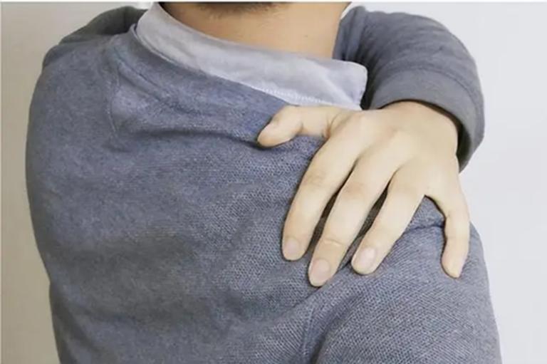 Bác sĩ cảnh báo: 4 vị trí trên cơ thể đau đi đau lại, có thể là tín hiệu ung thư sớm- Ảnh 1.
