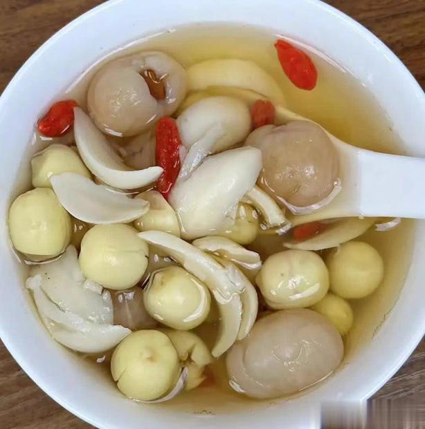Chị em ơi, 3 món giúp cải thiện khí sắc, làn da mịn màng hơn theo cách tự nhiên, không ăn thì tiếc!- Ảnh 2.