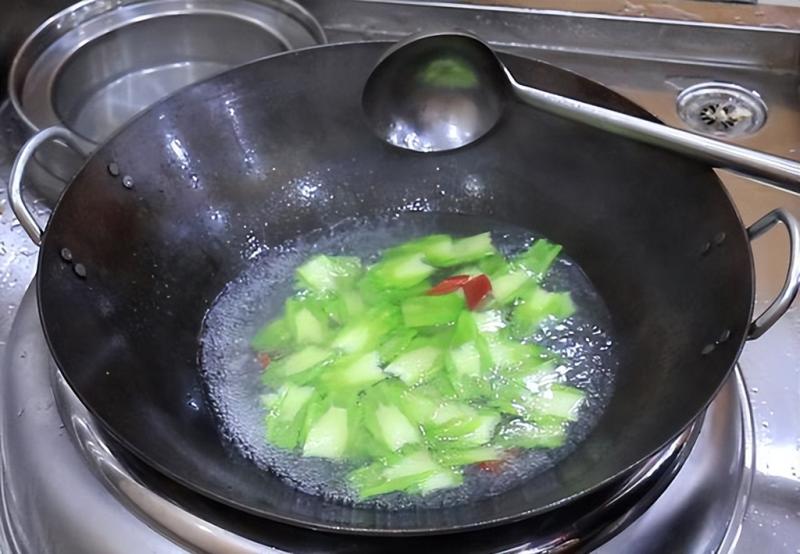 4 năm không ăn dầu mỡ, kết quả khám sức khỏe của người phụ nữ 57 tuổi khiến bác sĩ bất ngờ- Ảnh 2.