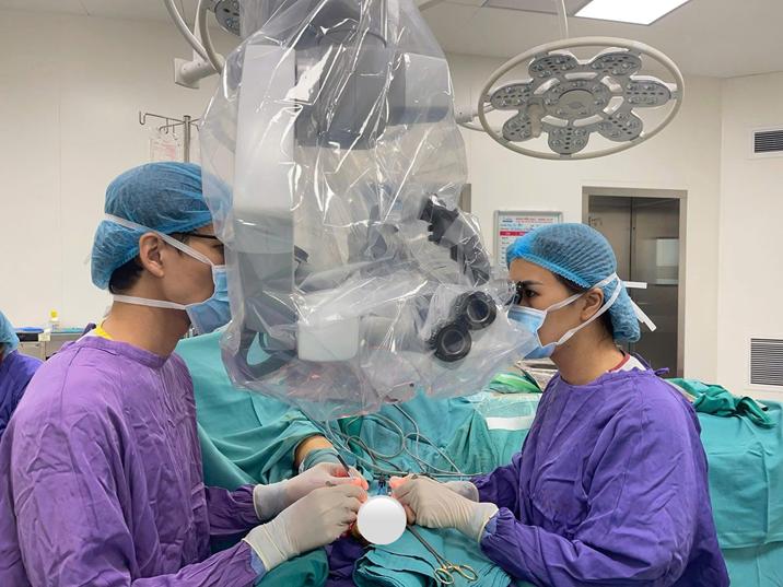 Người đàn ông Hà Nội suýt mất ngón tay vì chặt thịt gà đón Tết- Ảnh 2.