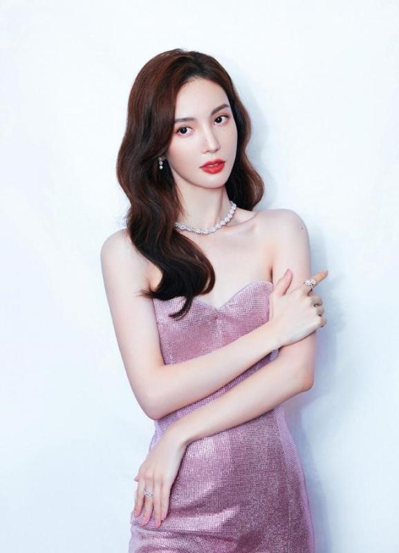 Mỹ nhân bị đuổi khỏi showbiz: Visual biến dạng, giọng hát vũ đạo có đủ mà lạ lắm- Ảnh 2.