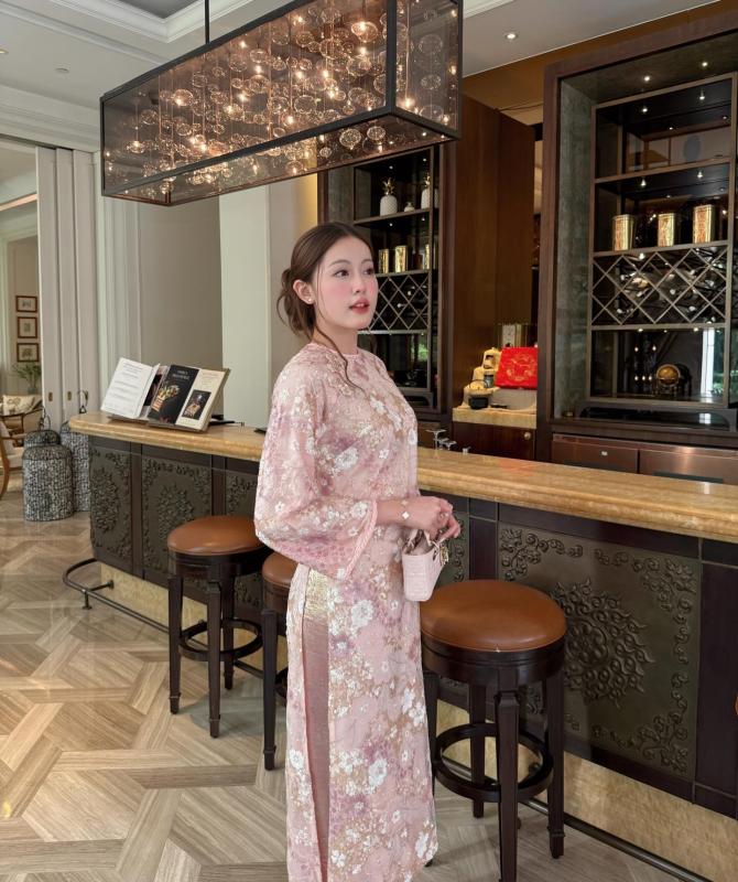 Đây đích thị là chiếc áo dài được sao Việt "sủng" nhất: Hoàng Thuỳ Linh mỗi mùng 1 màu, nhiều mỹ nữ đụng hàng- Ảnh 21.