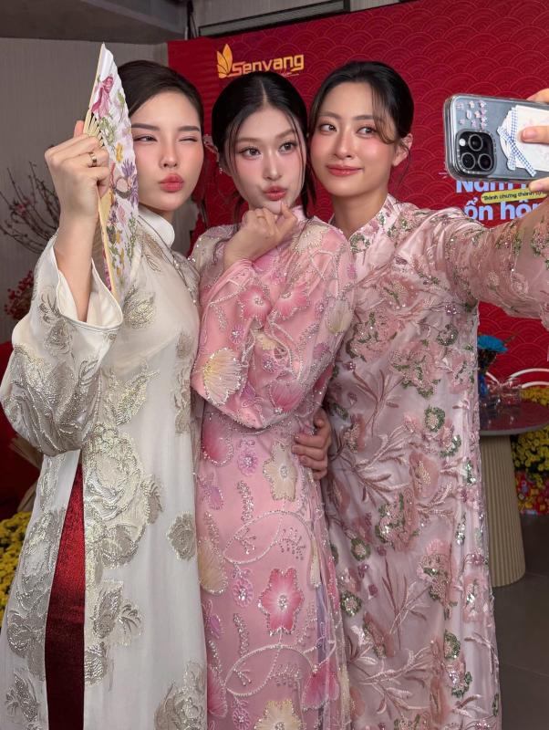 Đây đích thị là chiếc áo dài được sao Việt "sủng" nhất: Hoàng Thuỳ Linh mỗi mùng 1 màu, nhiều mỹ nữ đụng hàng- Ảnh 10.