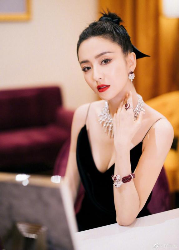 4 mỹ nhân Tân Cương nhắc tên biết liền da trắng mịn phát sáng thành thương hiệu: Bữa ăn hàng ngày của họ không bao giờ thiếu món này- Ảnh 3.