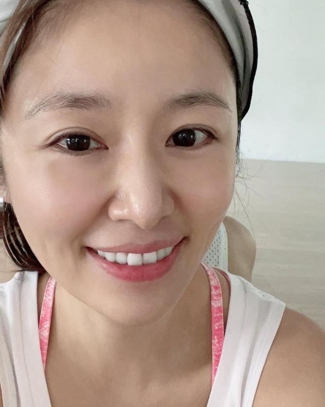 Lâm Tâm Như tuổi 50 da mộc vẫn căng mướt, tràn đầy collagen: Bí quyết đến từ những món nước quá quen với người Việt- Ảnh 7.