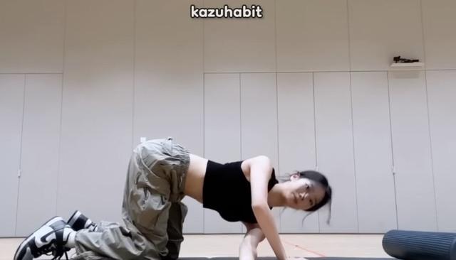 Bài tập 7 phút làm nên cơ bụng đỉnh chóp của "thiên nga Kpop"- Ảnh 3.