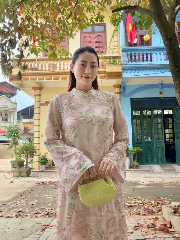 Đây đích thị là chiếc áo dài được sao Việt "sủng" nhất: Hoàng Thuỳ Linh mỗi mùng 1 màu, nhiều mỹ nữ đụng hàng- Ảnh 9.