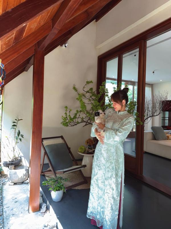 Đây đích thị là chiếc áo dài được sao Việt "sủng" nhất: Hoàng Thuỳ Linh mỗi mùng 1 màu, nhiều mỹ nữ đụng hàng- Ảnh 7.