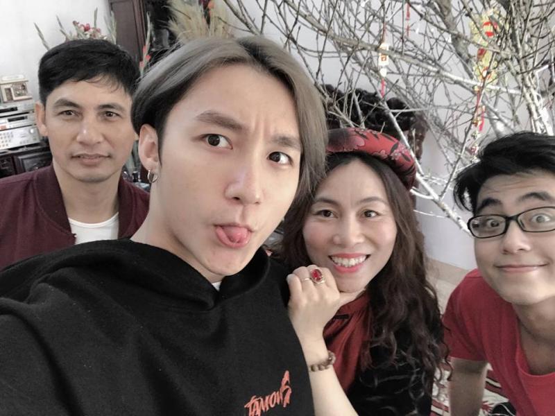 "Tóm dính" MONO tại nhà ở Hưng Yên, bố mẹ Sơn Tùng M-TP tất bật soạn sửa đón 2 con trai về ăn Tết- Ảnh 10.