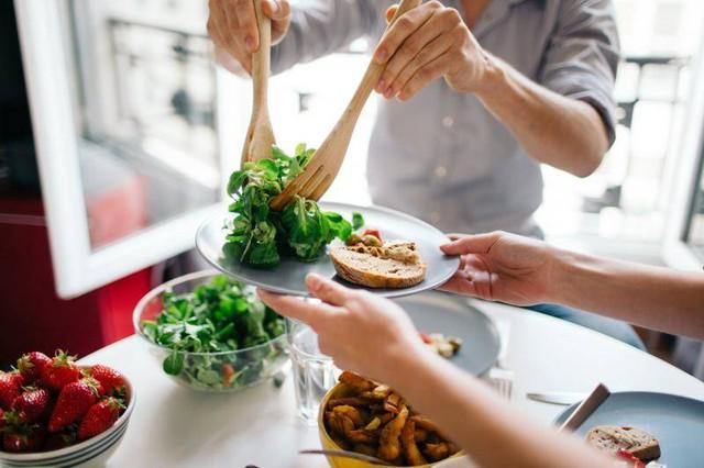 Tết ăn uống kiểu này dễ rước bệnh vào người: BS chỉ ra 7 sai lầm, đặc biệt điều thứ 4 rất phổ biến- Ảnh 3.