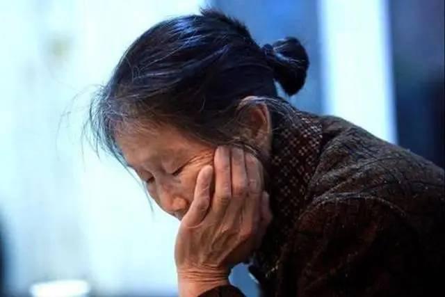 Dấu hiệu nguy hiểm nhất của thiếu máu não không phải chóng mặt, mà là 4 triệu chứng xuất hiện thường xuyên này- Ảnh 3.