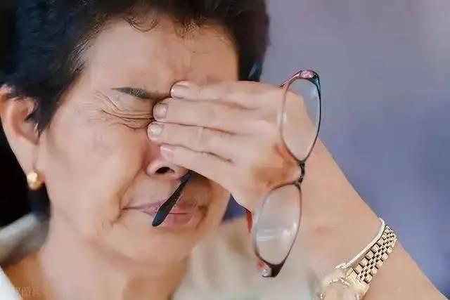 Dấu hiệu nguy hiểm nhất của thiếu máu não không phải chóng mặt, mà là 4 triệu chứng xuất hiện thường xuyên này- Ảnh 4.