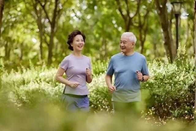 Dấu hiệu nguy hiểm nhất của thiếu máu não không phải chóng mặt, mà là 4 triệu chứng xuất hiện thường xuyên này- Ảnh 5.