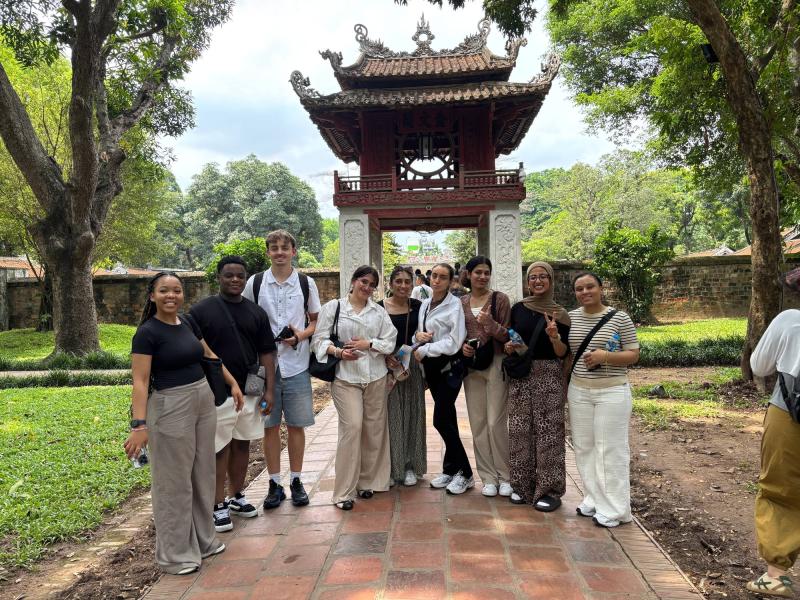 Bất ngờ: Việt Nam lọt top 8 điểm đến du học mới nổi trên thế giới- Ảnh 1.