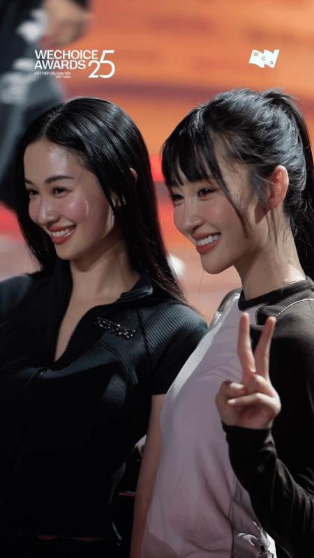 WeChoice Awards 2025 lộ diện cặp gái xinh là song trùng tiền định, X2 visual là đây chứ đâu!- Ảnh 1.