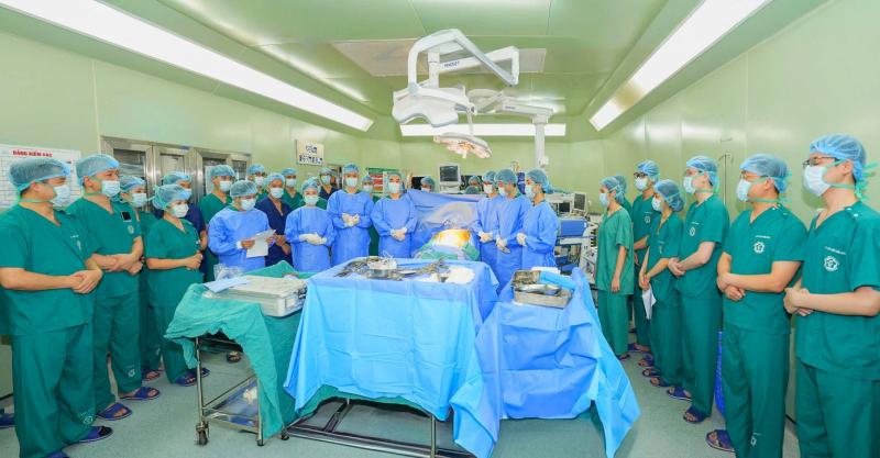 Vận chuyển khẩn cấp trái tim từ Hà Nội cứu bệnh nhi 11 tuổi ở TPHCM- Ảnh 2.