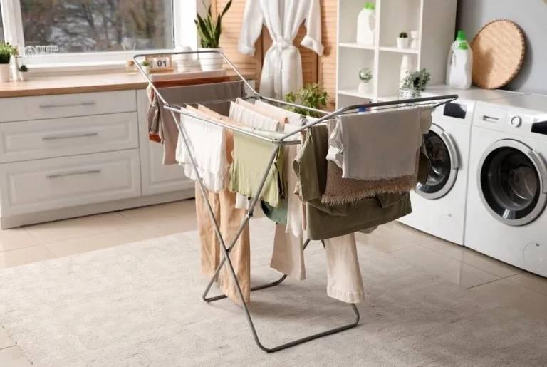 4 kiểu phơi quần áo “rước thêm bệnh” vào người mùa nồm ẩm, nhiều nhà rất dễ mắc phải- Ảnh 1.