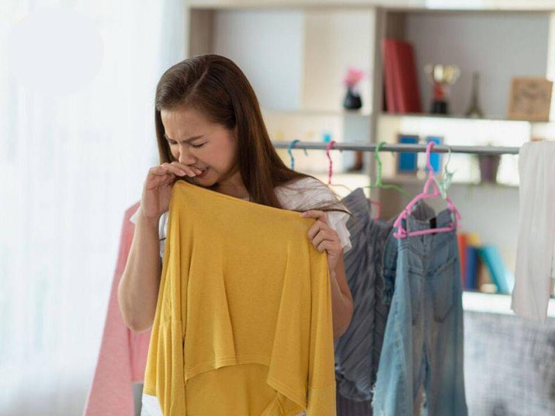 4 kiểu phơi quần áo “rước thêm bệnh” vào người mùa nồm ẩm, nhiều nhà rất dễ mắc phải- Ảnh 2.