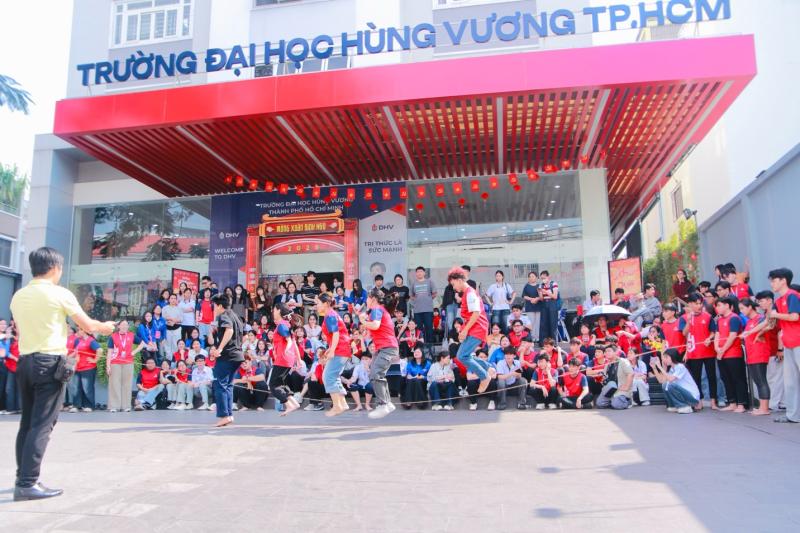 Gen Z và cách họ chạm vào Tết truyền thống theo cách rất riêng- Ảnh 1.