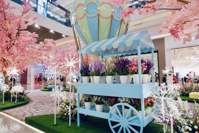Giới trẻ rủ nhau “lên mây” đón tết tại Crescent Mall với rừng đào và khinh khí cầu siêu mộng mơ- Ảnh 3.