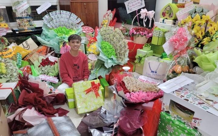 Nam ca sĩ được tặng vàng nhiều nhất Việt Nam: Nhận tiền mặt cả trăm triệu đồng trên sân khấu, 13 tuổi đã nổi tiếng- Ảnh 4.