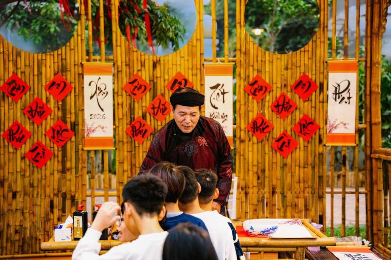 Giải mã Đường hoa Home Hanoi Xuan 2026: Tọa độ du xuân mới đang được giới trẻ Hà Nội rủ nhau check-in- Ảnh 6.