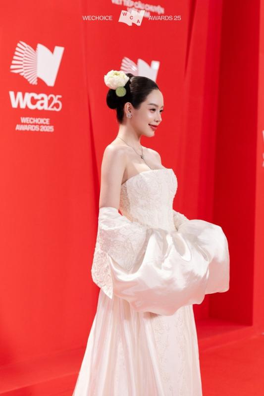 Nàng "bạch liên hoa" của showbiz Việt, tạo hình đắt giá không chê được điểm nào- Ảnh 3.