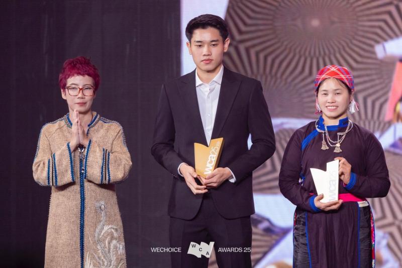 Đình Bắc tái hiện màn ăn mừng lịch sử tại WeChoice Awards, nói điều ý nghĩa khi lọt Top 10 Nhân vật truyền cảm hứng- Ảnh 2.