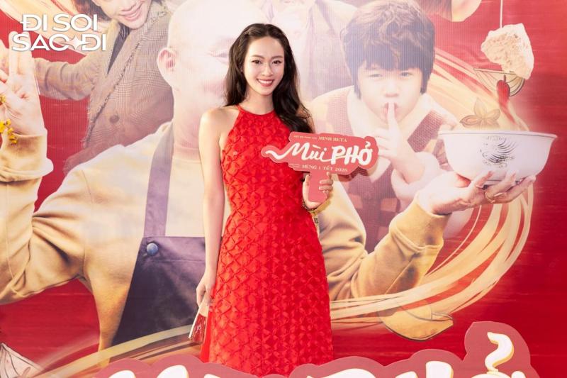 Thảm đỏ HOT nhất hôm nay: Vũ Thúy Quỳnh nhan sắc chấp trăm cam thường, Thu Trang ăn gì mà trẻ thế- Ảnh 2.