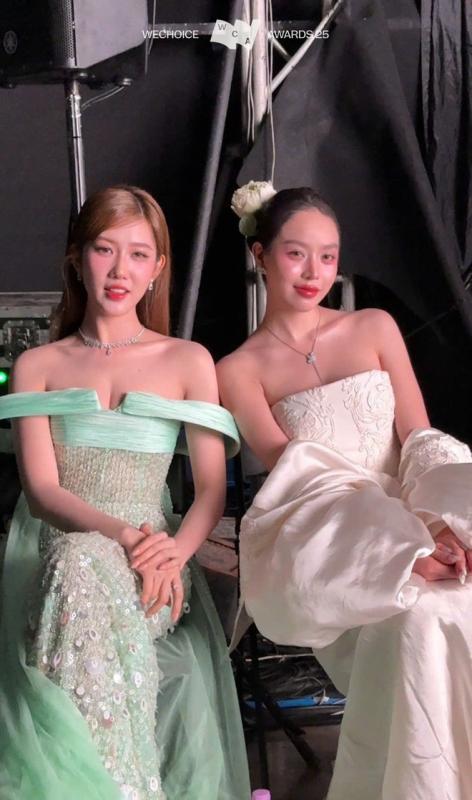Khung hình đọ sắc đỉnh nhất WeChoice Awards 2025: Thanh Thuỷ và Thuý Ngân bất phân thắng bại- Ảnh 2.