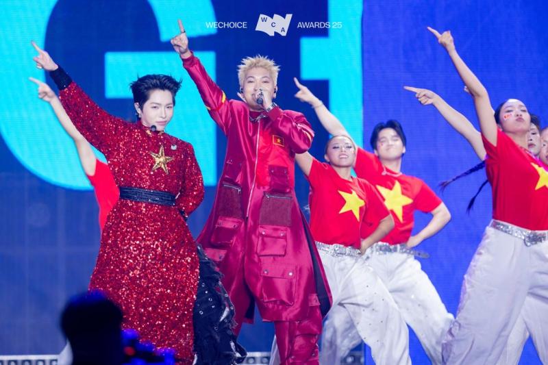 BigDaddy - Đức Phúc - Phúc Du cho cả thế giới biết thế nào là “thắng đời” tại WeChoice, Đình Bắc và BLV Tạ Biên Cương gây bão- Ảnh 1.