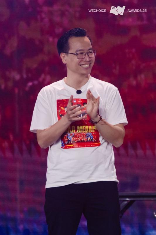 BLV Tạ Biên Cương làm thơ tại WeChoice Awards: 