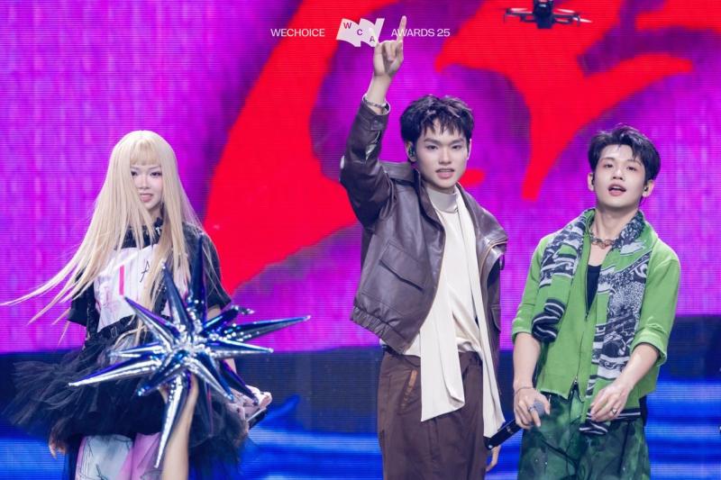 Đội hình Anh Trai - Em Xinh hot nhất “phá đảo” Gala WeChoice Awards 2025: Hát hay nhảy đẹp, visual quá “peak”!- Ảnh 1.