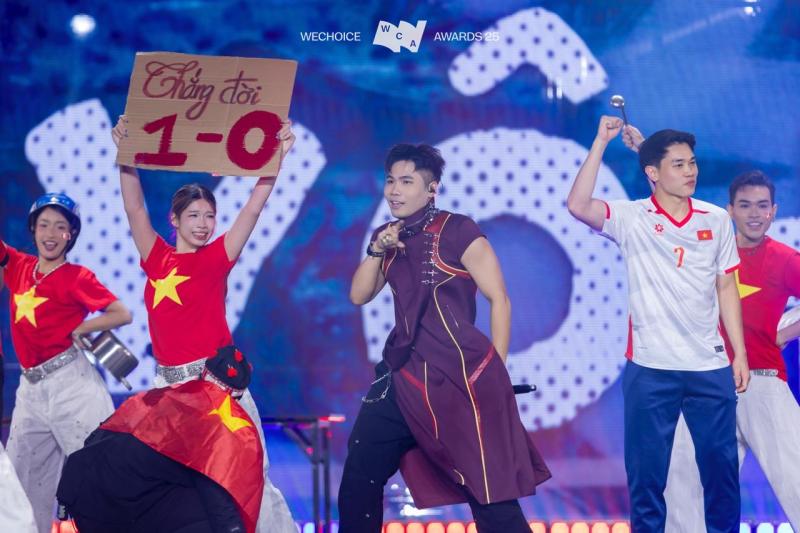 BigDaddy - Đức Phúc - Phúc Du cho cả thế giới biết thế nào là “thắng đời” tại WeChoice, Đình Bắc và BLV Tạ Biên Cương gây bão- Ảnh 3.
