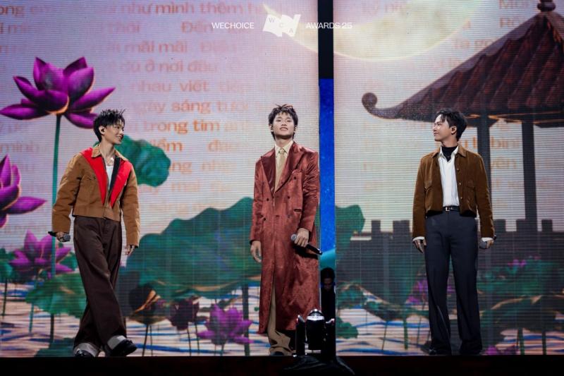Huyền thoại Rock Hải Bột - Hoàng Dũng - Bùi Công Nam - buitruonglinh mở màn WeChoice Awards 2025 gây “nổi da gà” bằng niềm tự hào Việt Nam- Ảnh 7.