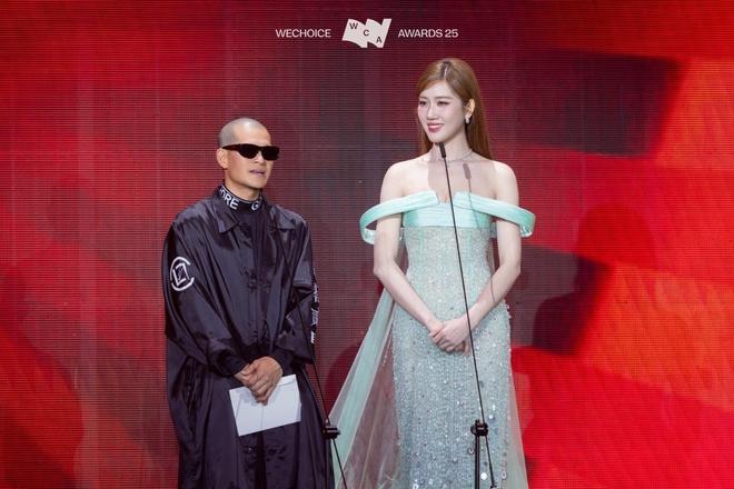 Khung hình đọ sắc đỉnh nhất WeChoice Awards 2025: Thanh Thuỷ và Thuý Ngân bất phân thắng bại- Ảnh 10.