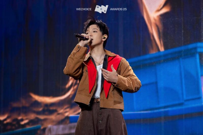 Huyền thoại Rock Hải Bột - Hoàng Dũng - Bùi Công Nam - buitruonglinh mở màn WeChoice Awards 2025 gây “nổi da gà” bằng niềm tự hào Việt Nam- Ảnh 8.