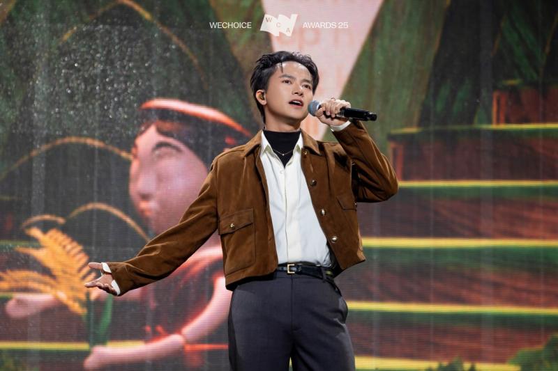 Huyền thoại Rock Hải Bột - Hoàng Dũng - Bùi Công Nam - buitruonglinh mở màn WeChoice Awards 2025 gây “nổi da gà” bằng niềm tự hào Việt Nam- Ảnh 9.