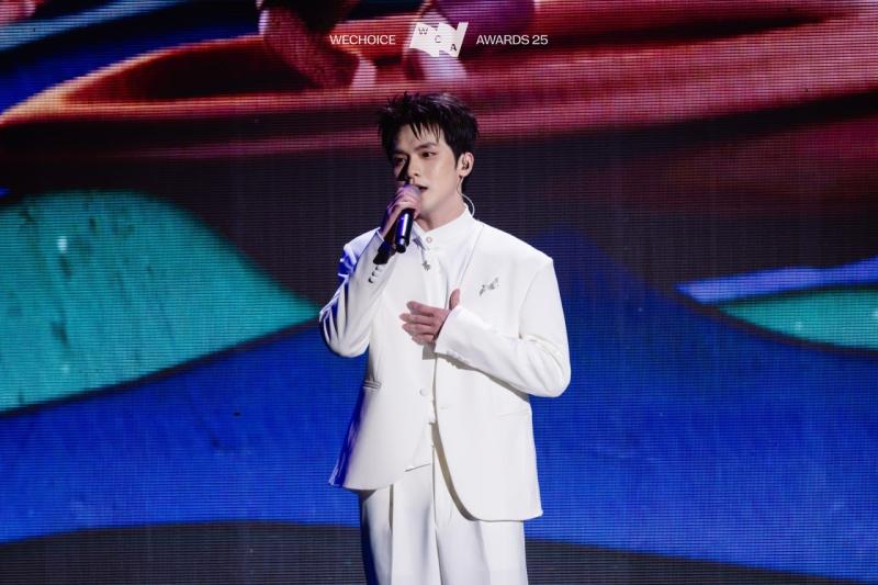 Bùi Công Nam - Vương Bình - PiaLinh - Kai Đinh “lấy nước mắt” khán giả tại Gala WeChoice Awards 2025, vừa cất giọng là gây nghẹn ngào- Ảnh 3.