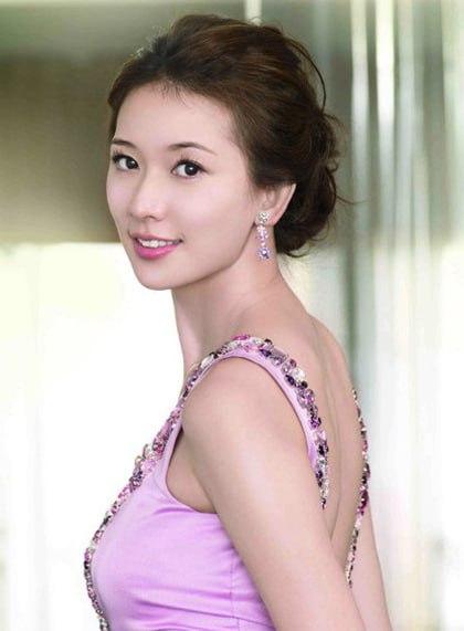 Đệ nhất mỹ nhân hết thời: Giọng hát "nũng nịu" gây tranh cãi, nhan sắc thay đổi thất thường- Ảnh 1.